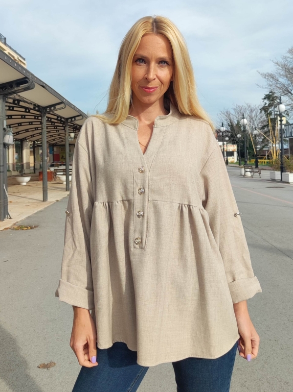 Дамска блуза в бежово- свободна кройка и декоративни копчета
