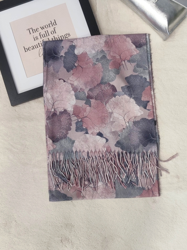 Elegant women's scarf with leaf print - in pink
