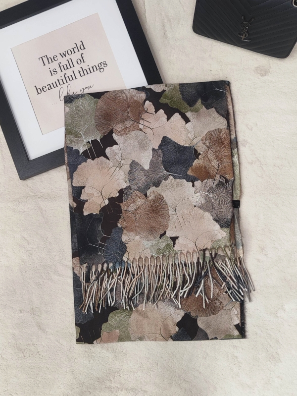 Elegant women's scarf with leaf print - in black