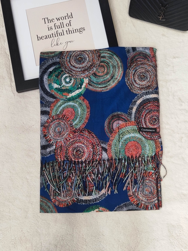 Дамски кашмирени шал на топки в тъмно синьо