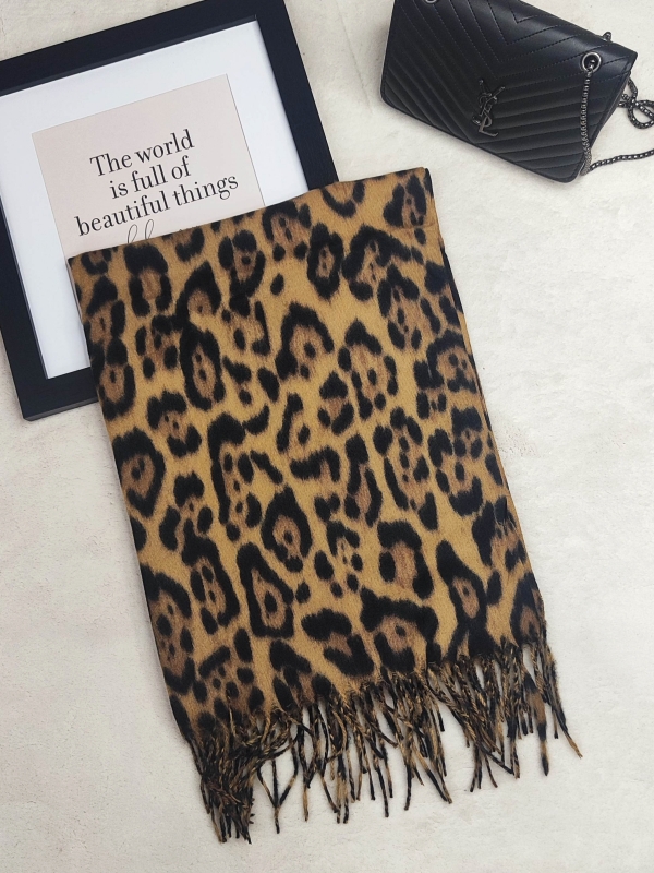 Woman wearing a coat and leopard scarf