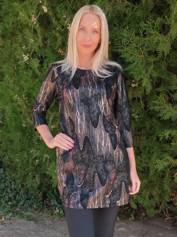 Elegant Women's Tunic – Black with Spectacular Burgundy Shades