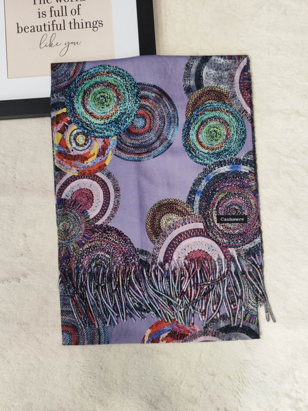 Дамски кашмирен шал на топки в лилаво