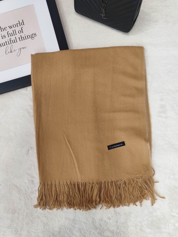 Едноцветен шал от кашмир в светло кафяво   | UniqueFashion
