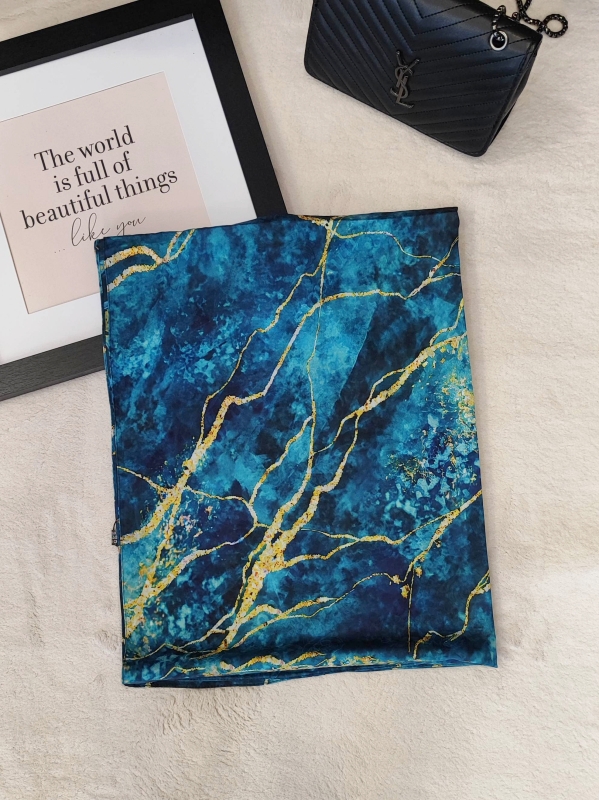 Дамски двулицев  летен шал с мраморен принт и Silk Feeling 