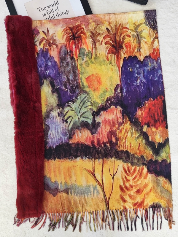 Дамски шал от вискоза с принт на дървета и бордо яка от пух