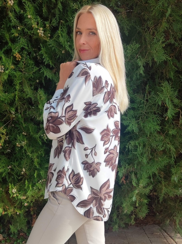 Elegant white women's shirt with brown floral motifs and a front pocket, made of viscose.