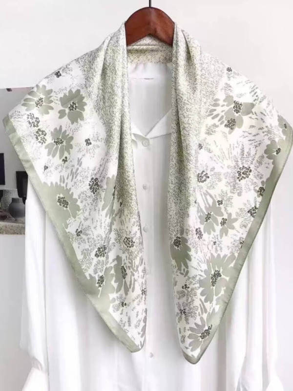 Елегантен дамски шал Бял със зелени цветя