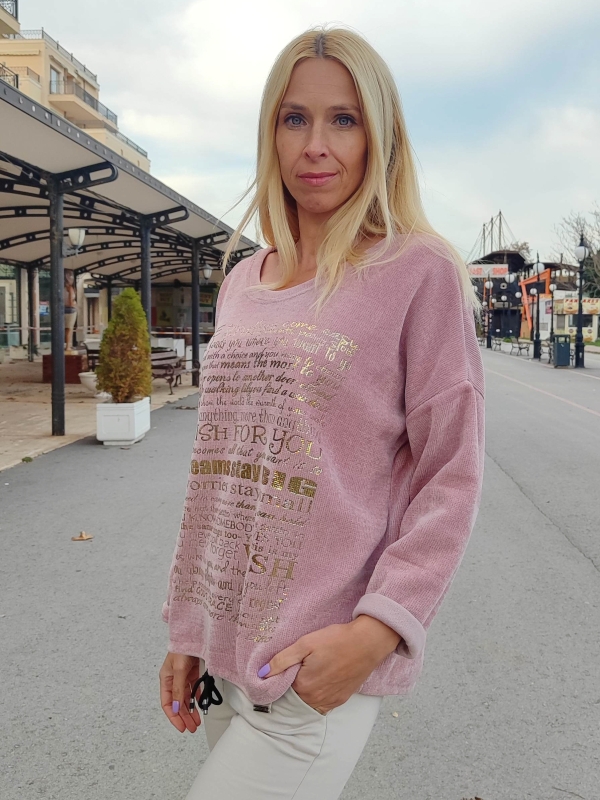 Руса жена с розова рипсена блуза със златист надпис My Wish For "