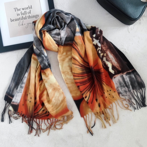 Women's cashmere scarf 