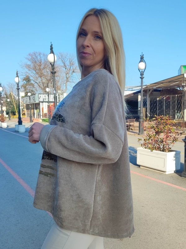 Дамски  пуловер в тъмно бежово