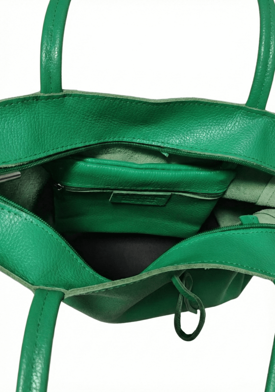 Вътрешен джоб с цип на италианска кожена чанта и печат Made in Italy.