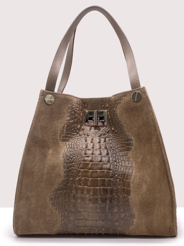 Дамска чанта от велур и кожа в кафяво с кроко ефект отпред.