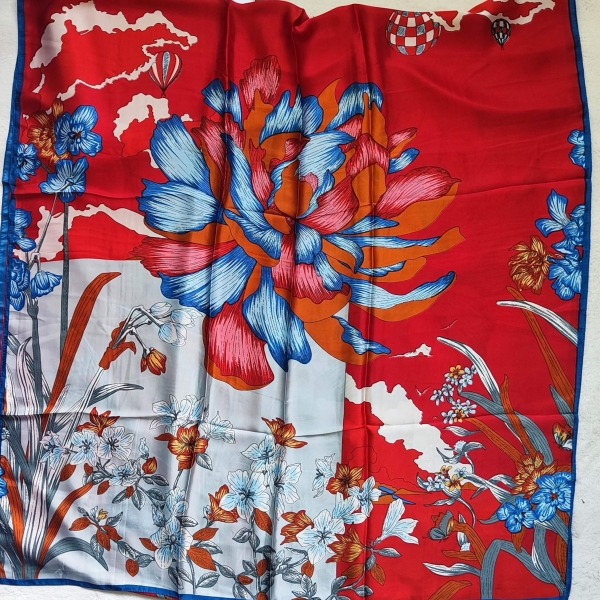 Луксозен червен шал от коприна и вискоза с флорален принт, размер 90 на 190 см