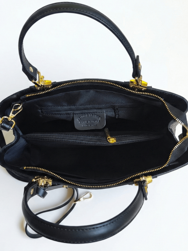 Луксозна дамска чанта от естествена кожа в черно с флорални мотиви с три отделения