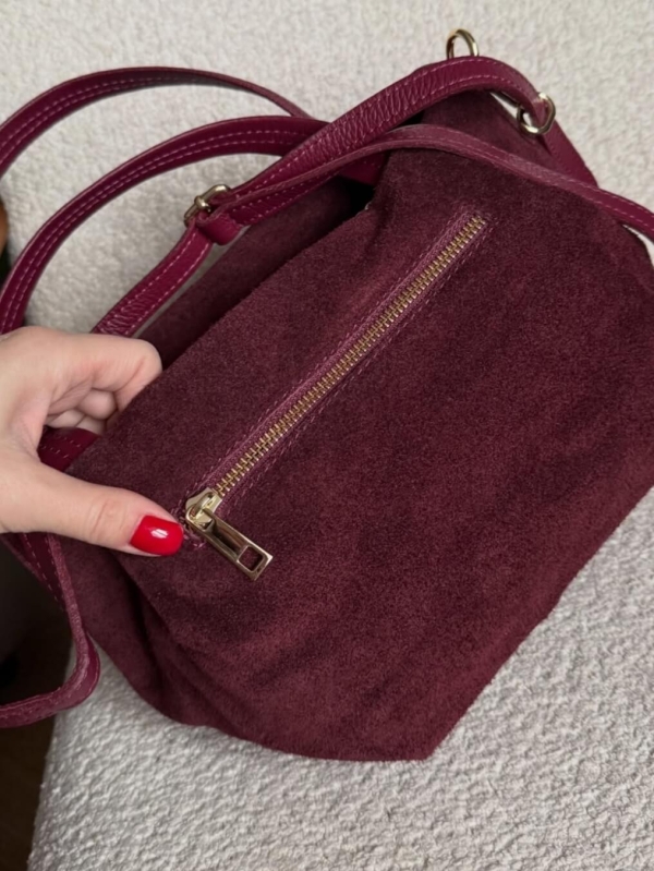 Вътрешно разпределение на дамска чанта джоб с цип и хастар.