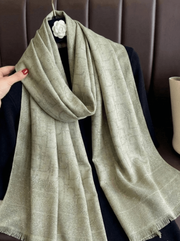 Елегантен зелен шал с лъскава нишка и лого принт, вискоза и памук