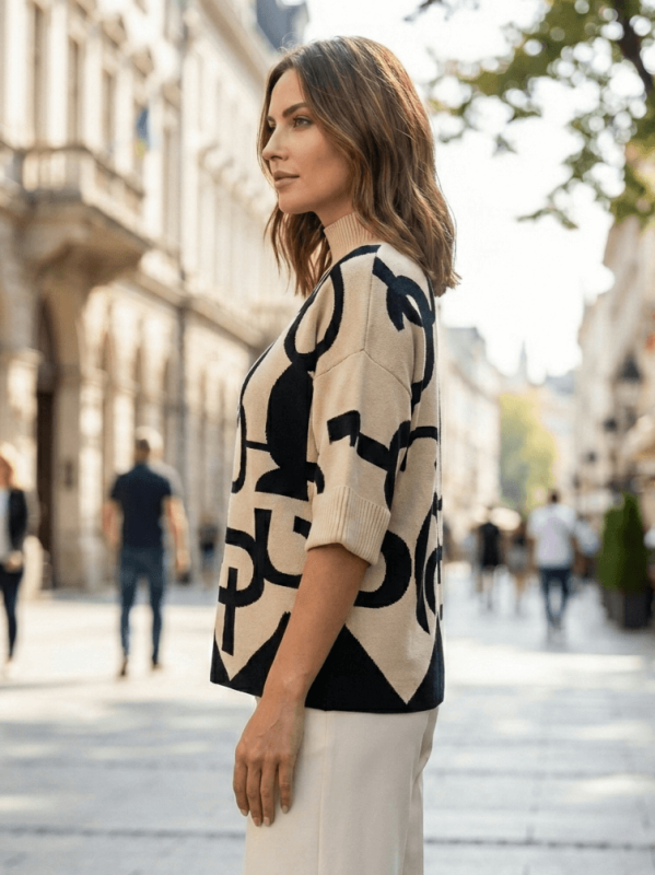 Women's knitted sweater universal size profile, Italian fashion for everyday life