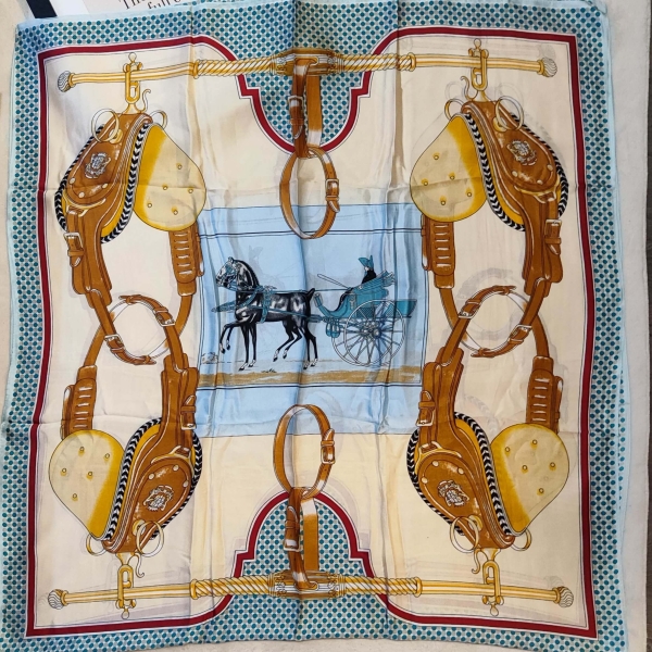Large, unfurled women's scarf made of viscose and silk in light blue with a horse and carriage print 90/190 cm
