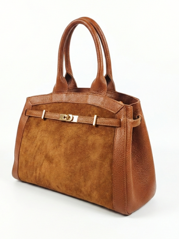 Елегантна кафява чанта с дълга дръжка за рамо, изработена в Италия