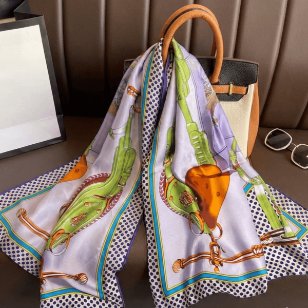 Лилав сатенен шал голям