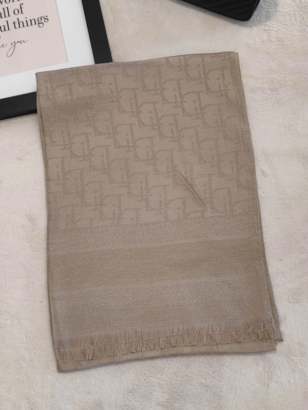 Луксозен дамски шал 70 на 190 см материя с блясък