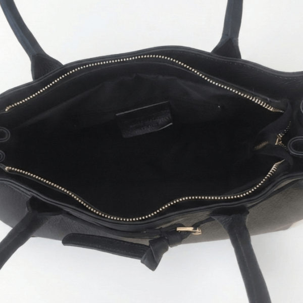 Interior layout of a genuine leather handbag with a zipper