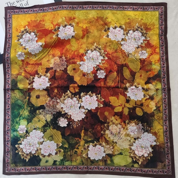 Women's square scarf made of silk and viscose