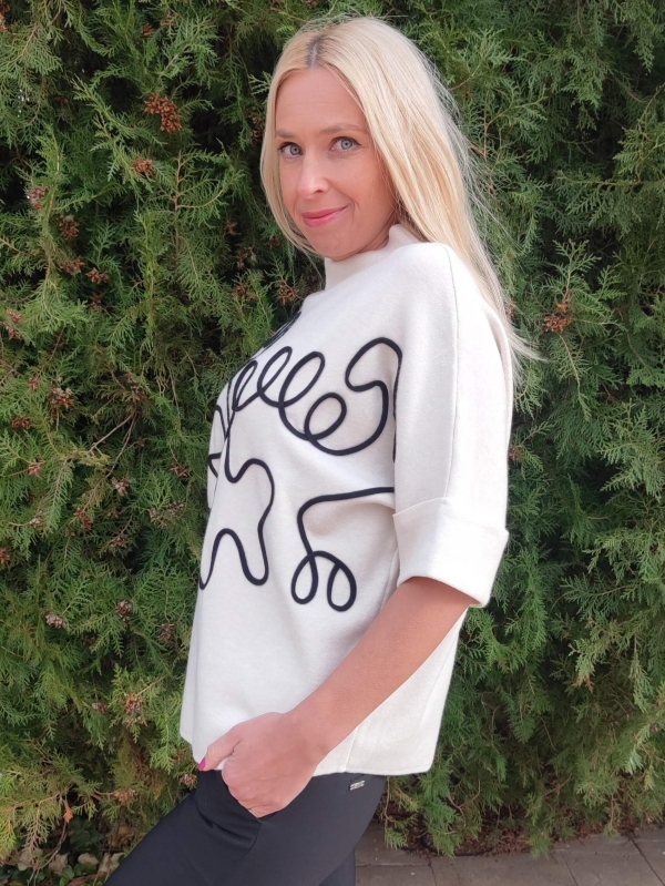 Italian short-sleeved sweater in white with black applique