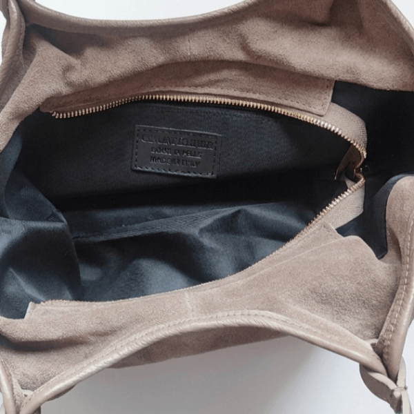 Inner compartment and lining of a taupe leather bag Made in Italy