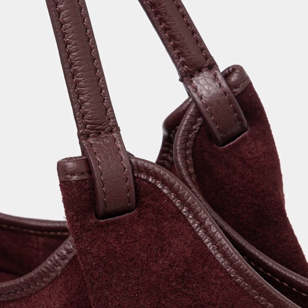 Дамска италианска велурена чанта в цвят бордо от Флоренция със златисти елементи