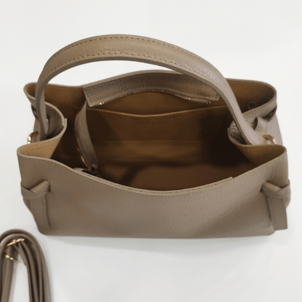 Interior layout of a leather bag made in Italy