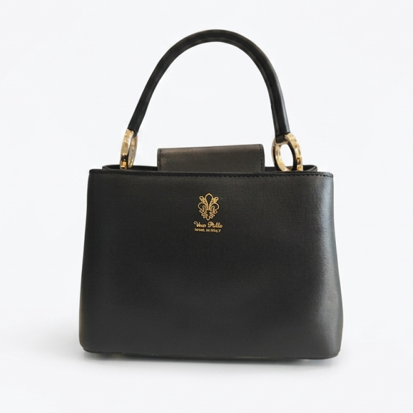 Черна дамска чанта среден размер, естествена кожа, Vera Pelle, златисти елементи, произведена в Италия.