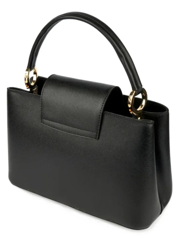 Елегантна италианска дамска чанта среден размер, естествена кожа, магнитно закопчаване, черен цвят.