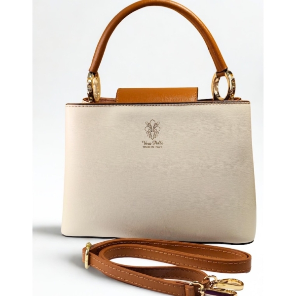 Лице на италианска кожена чанта в бежово и кафяво Vera Pelle с дълга презрамка