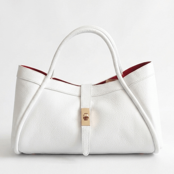 Бяла италианска чанта лице със златиста катарама