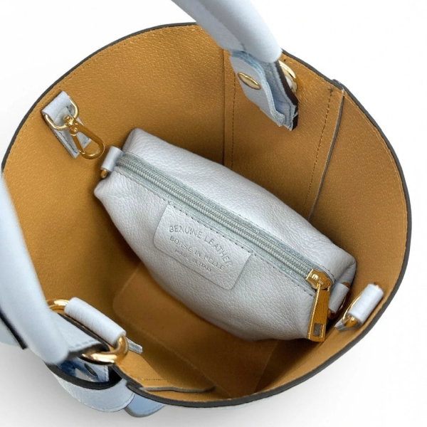 Light blue leather handbag made of genuine leather Vera Pelle