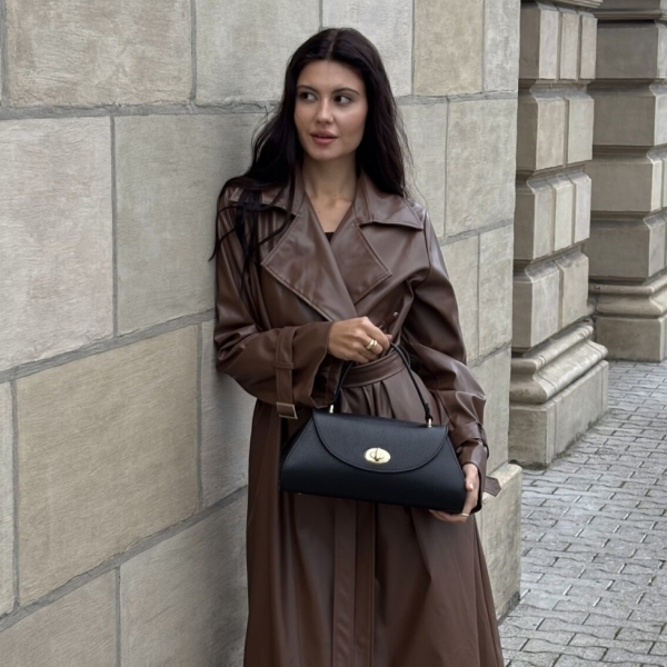 Елегантната черна италианска чанта Siena от естествена кожа,