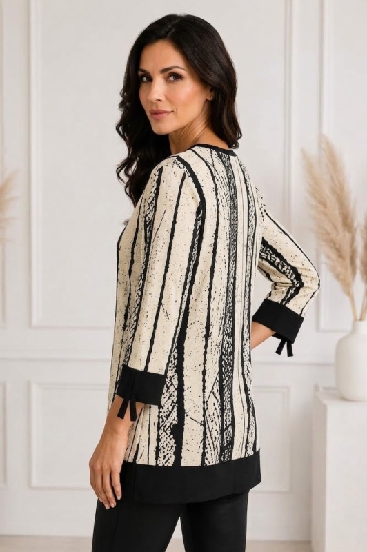 Elegant Maxi Tunic with Geometric Print and Black Accents