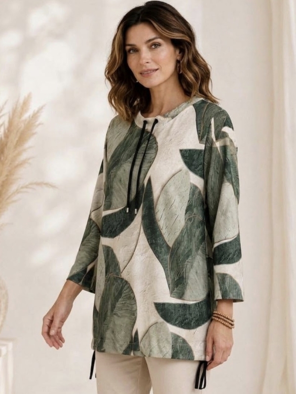 "Елегантна туника от вискоза с принт на зелени листа и 3/4 ръкави - Unique Fashion"