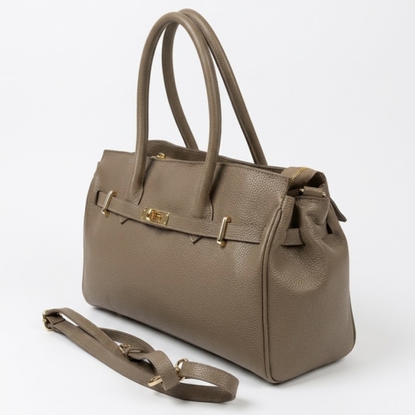 Side view of a beige Vera Pelle leather bag with an adjustable long shoulder strap.